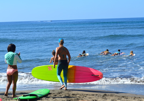 Paddling Out Launiopoko Surf Maui Maui Surfer Girls