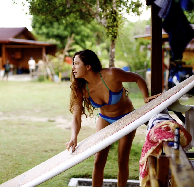 Join prAna Ambassador Kelly Potts at a Women’s Surf Camp on Maui!